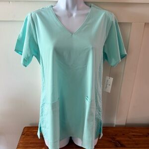 NWT Vera Bradley Nettie V-Neck Scrub Top in Mint Green